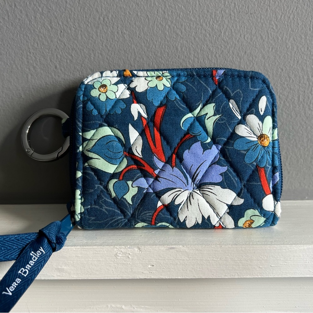 NWT Vera Bradley Zip Around Wallet - Built in Credit Card Protection